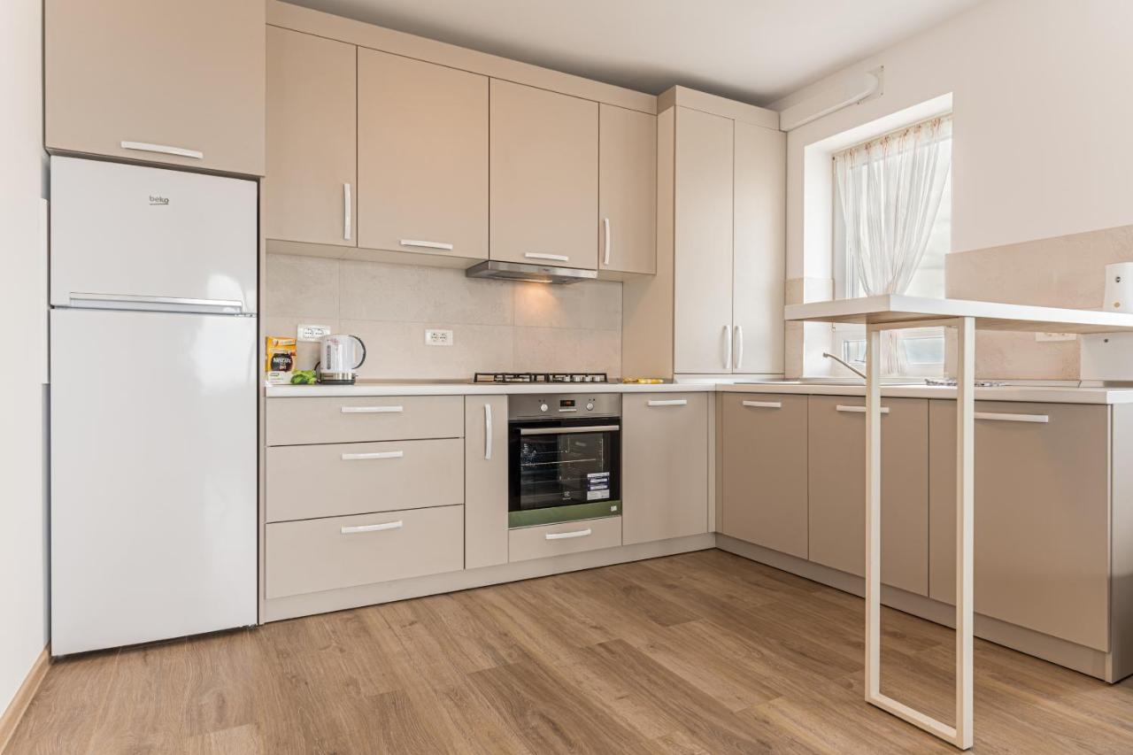 Coresi Modern Apartment Brasov Exterior photo